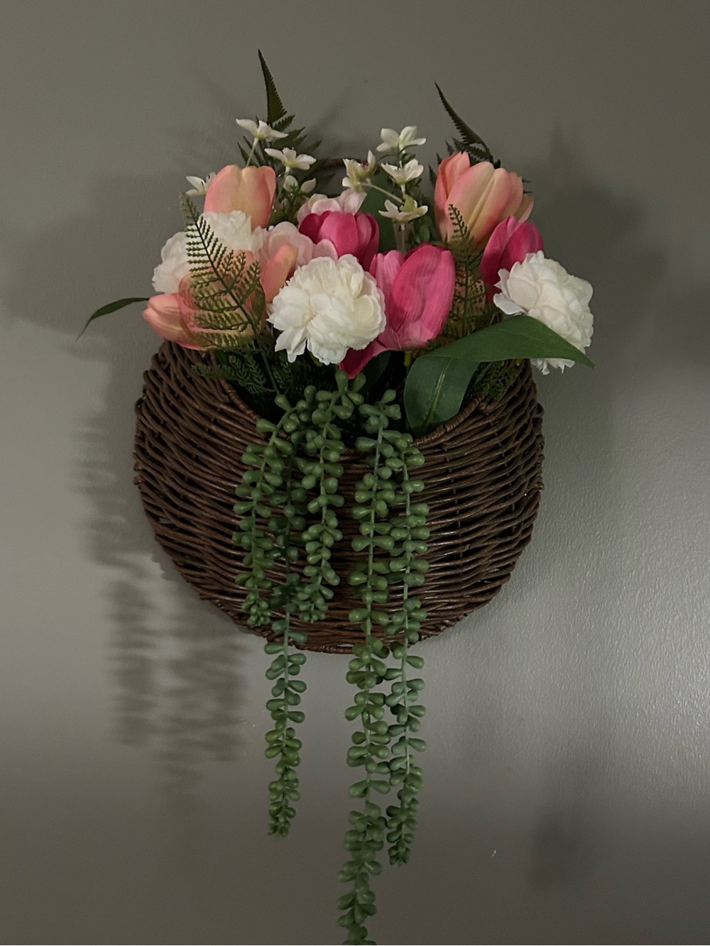 Mixed floral hanging basket - Picture 3 of 4